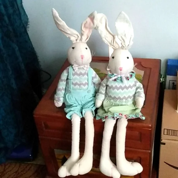 Easter Bunny Couple - Picture 2 of 9